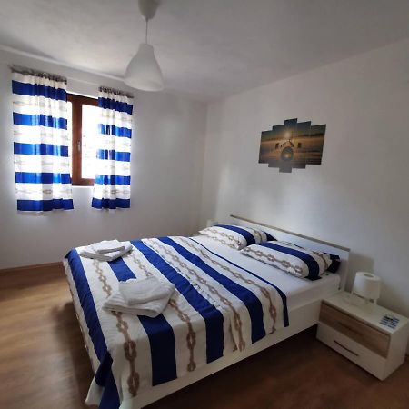 Kuca Za Odmor Obitelji Pedisic Villa Banj Dış mekan fotoğraf