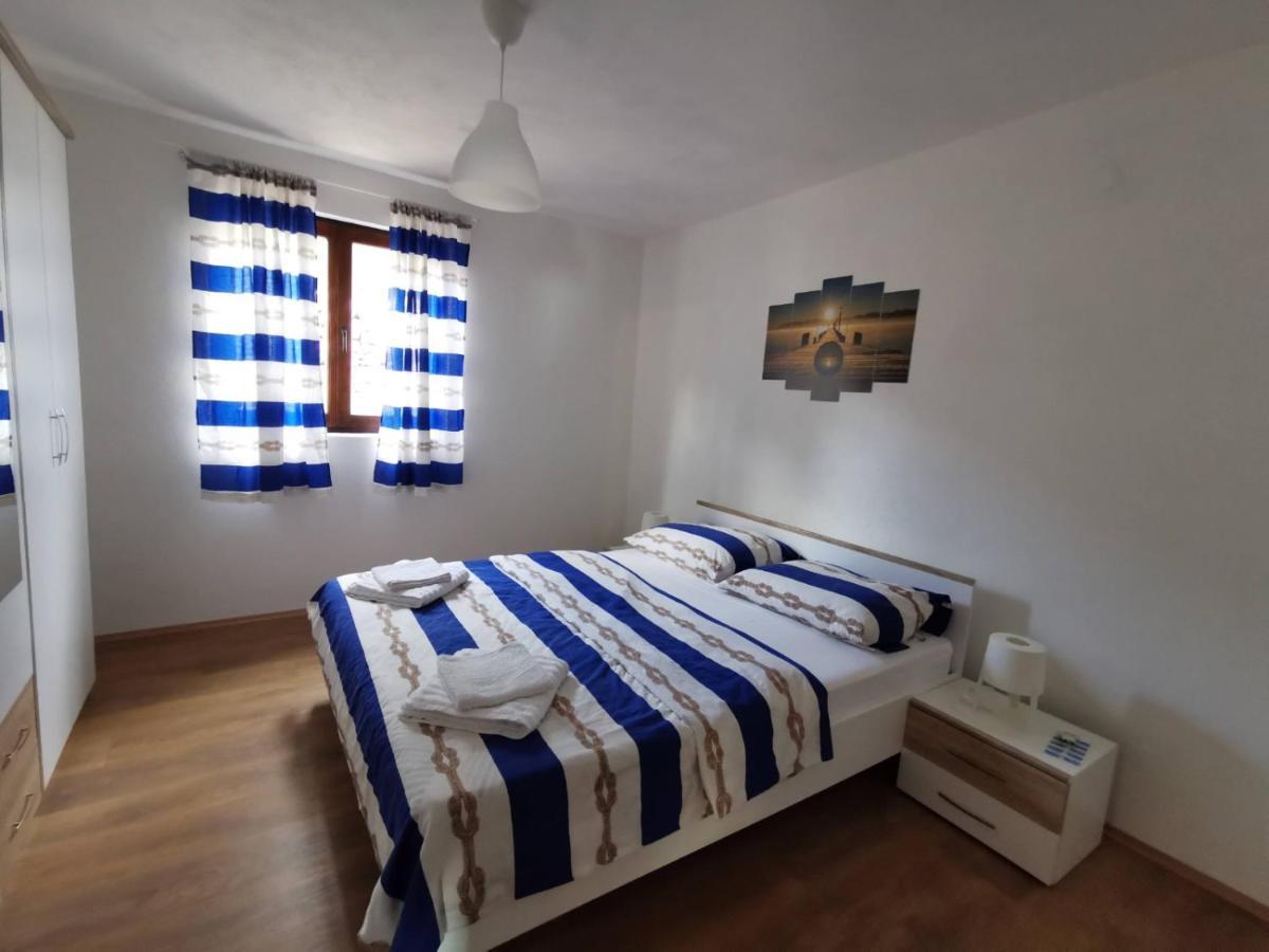 Kuca Za Odmor Obitelji Pedisic Villa Banj Dış mekan fotoğraf